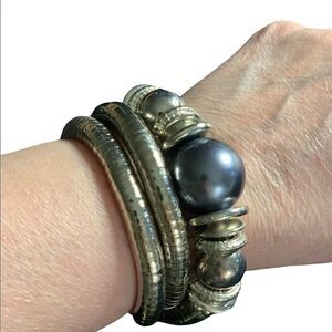 Gray pearl and silvertone coil bracelet